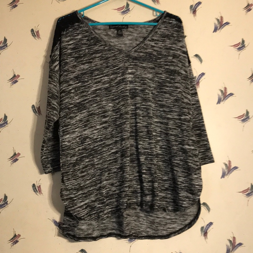 💜Three Quarter Length T Shirt with Lace Shoulder